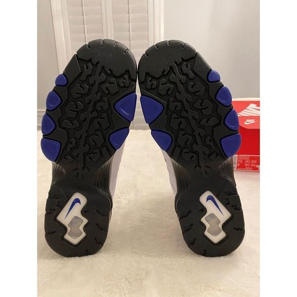 Athletic_Shoes